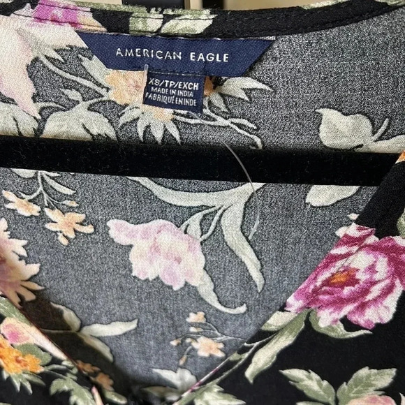 American Eagle Floral Tie Front and Botton Sleeve Boho Top Blouse Size XS - Picture 4 of 6